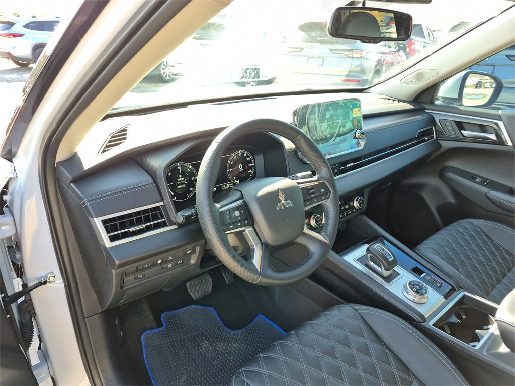 Used 2024 Mitsubishi Outlander 4WD Plug-In Hybrid image 49