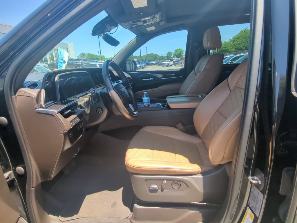 Used 2022 Cadillac Escalade Premium Luxury AWD/4WD image 9