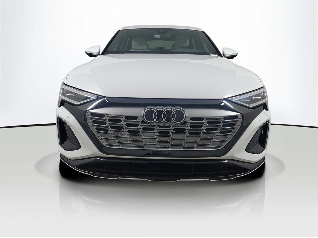 Used 2024 Audi Q8 e-tron Premium Plus w/ Premium Plus Package image 2