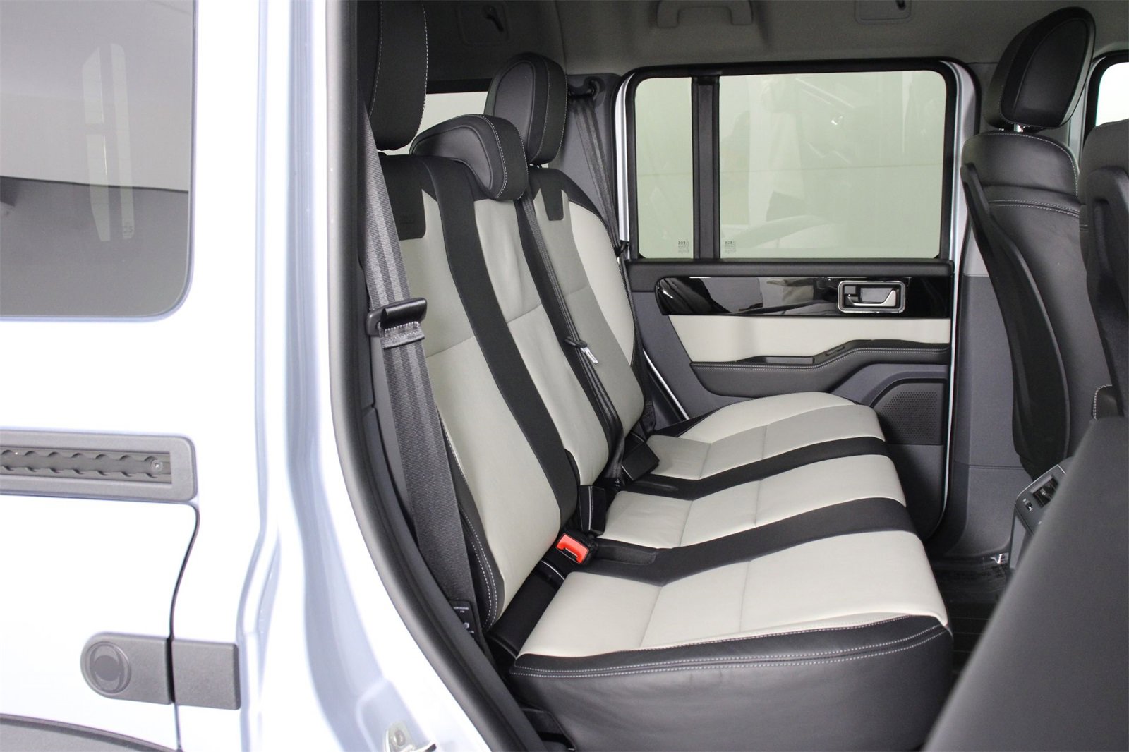 Used 2024 INEOS Grenadier Fieldmaster Edition image 32