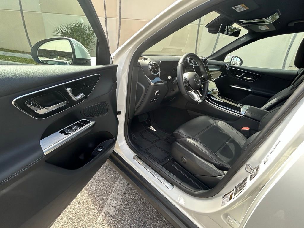 Used 2025 Mercedes-Benz GLC 300 4MATIC image 15