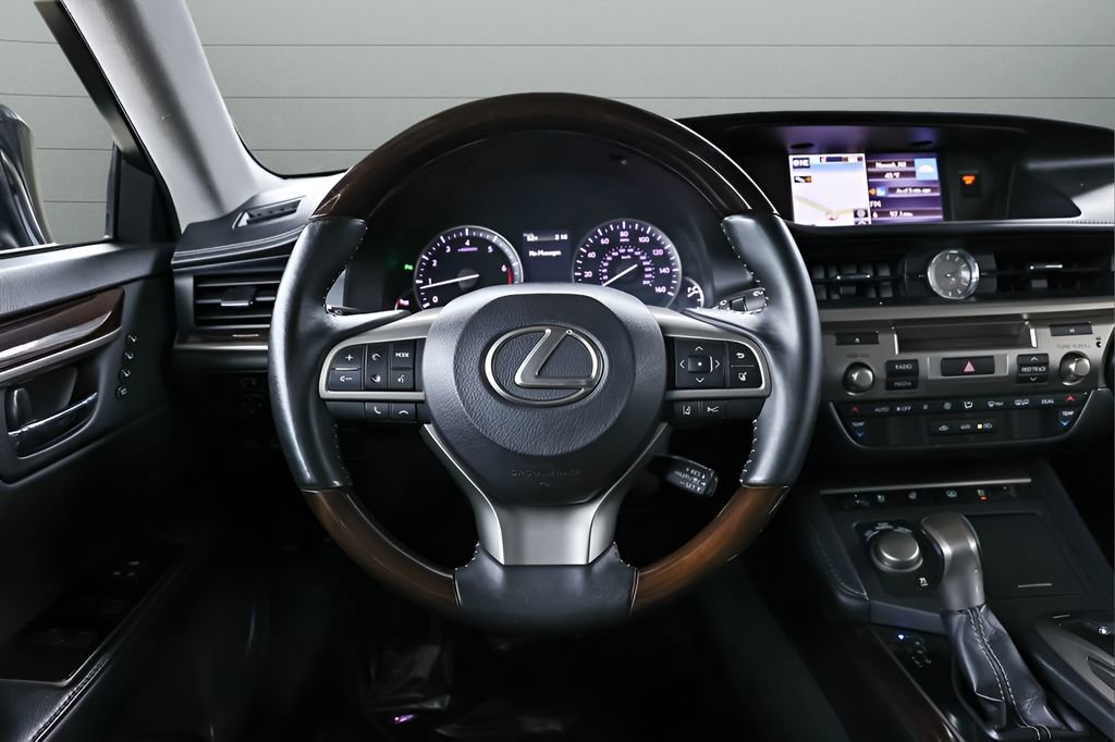 Used 2016 Lexus ES 350 image 32