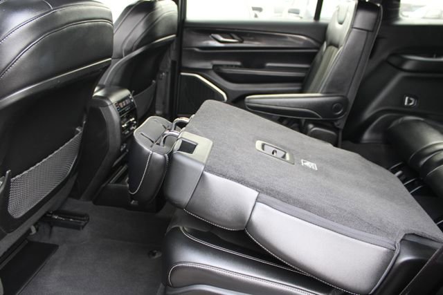 Used 2021 Jeep Grand Cherokee L Laredo image 32