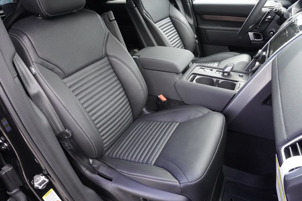 New 2026 Land Rover Discovery S AWD/4WD image 24