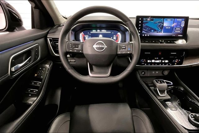 Used 2025 Nissan Rogue Platinum w/ Platinum Premium Package image 6