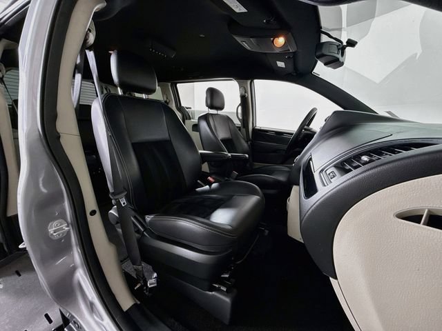 Used 2017 Dodge Grand Caravan SXT FWD image 23