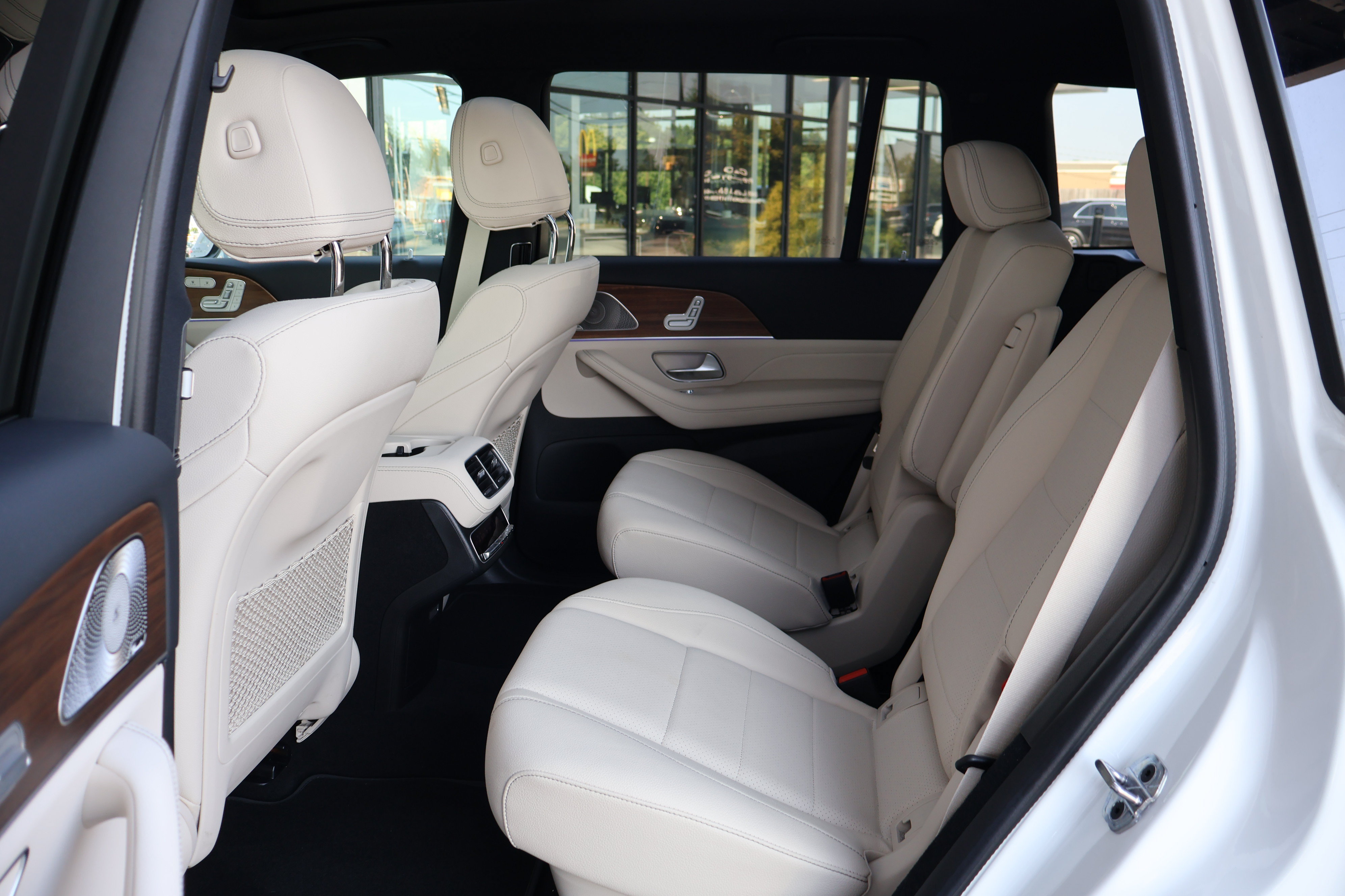 Used 2025 Mercedes-Benz GLS 450 4MATIC image 16