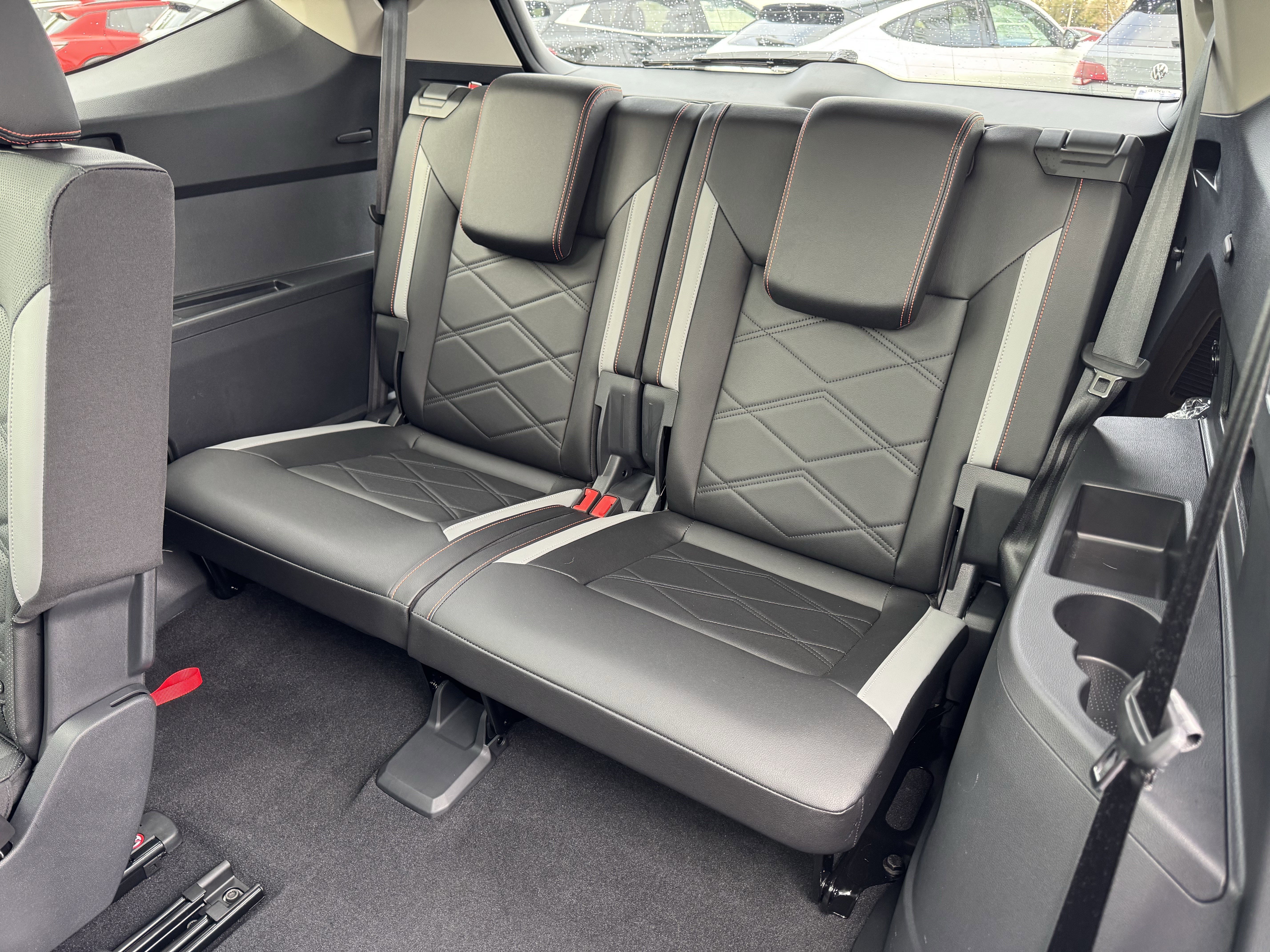 Used 2025 Volkswagen Atlas Peak Edition SE image 36