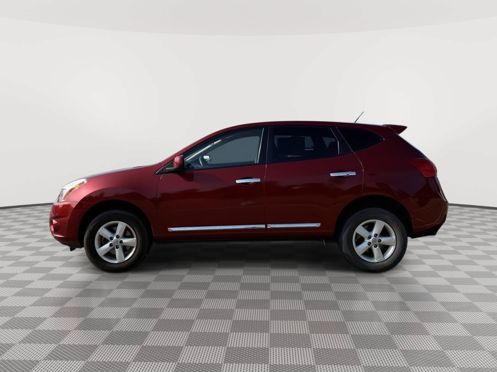 Used 2013 Nissan Rogue S w/ Special Edition Pkg FWD image 3
