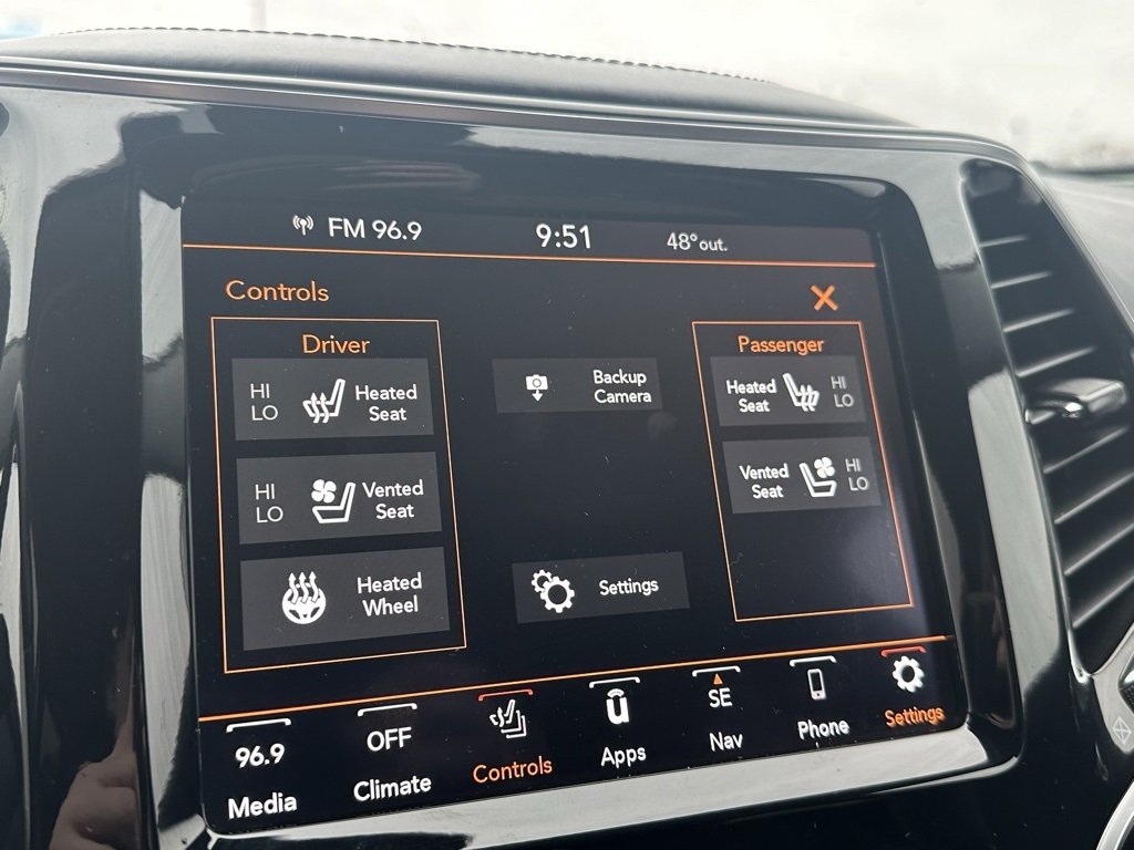 Used 2019 Jeep Cherokee Overland w/ Technology Group image 34