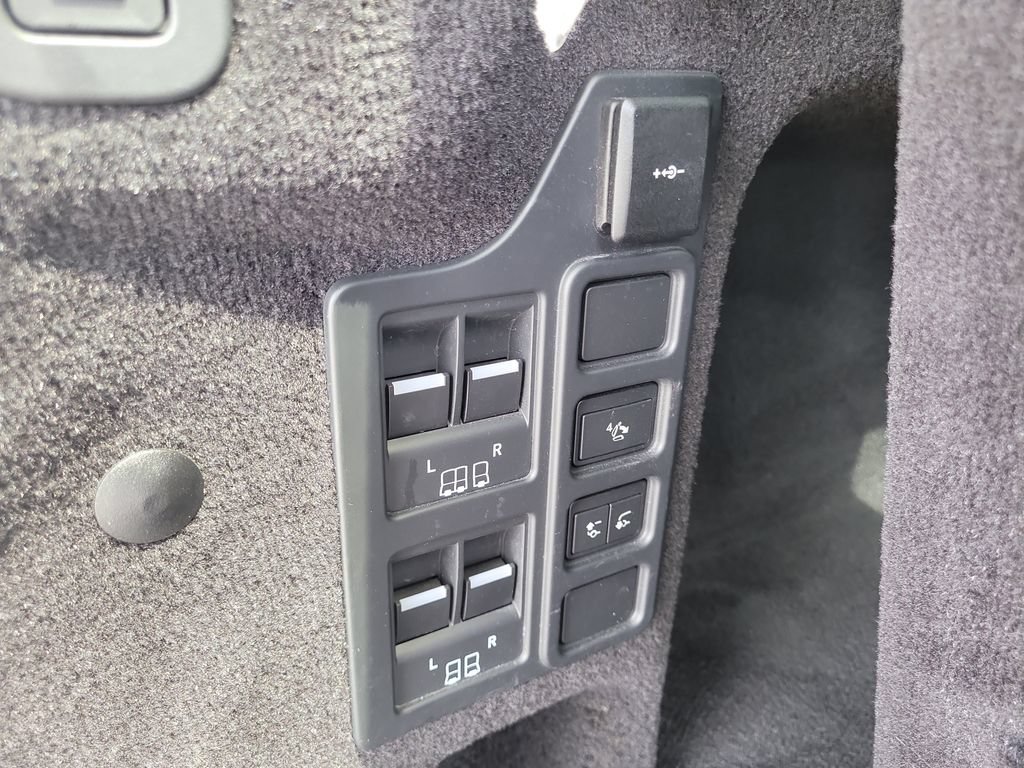 Used 2023 Land Rover Discovery S R-Dynamic AWD/4WD image 10