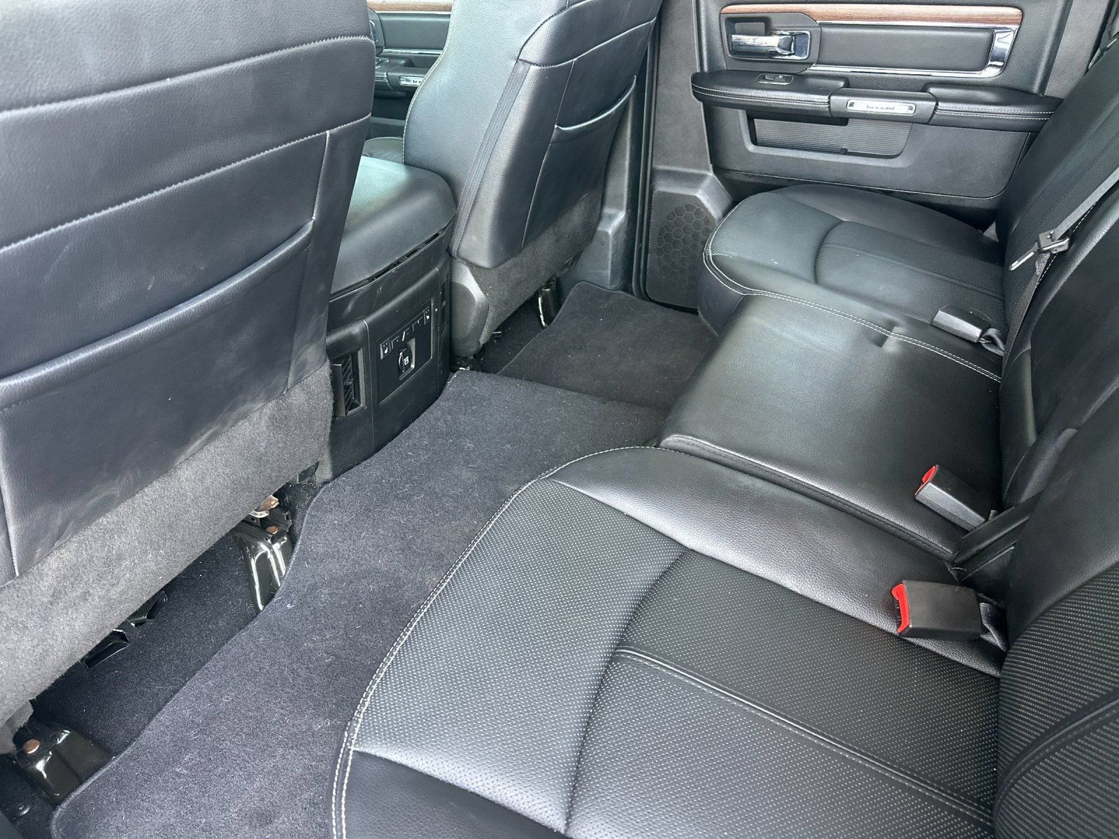 Used 2017 RAM 1500 Laramie w/ Convenience Group AWD/4WD image 11
