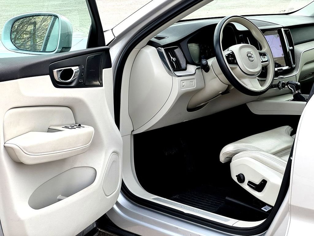 Used 2021 Volvo XC60 T5 Inscription w/ Advanced Package image 11
