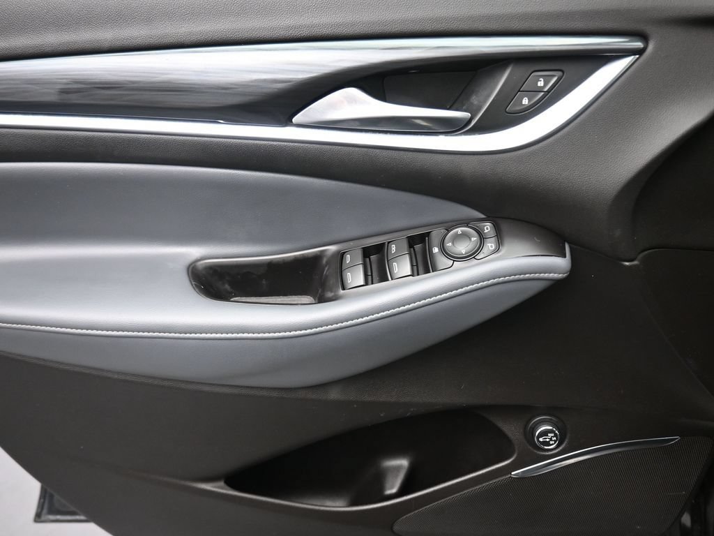 Used 2018 Buick Enclave Essence AWD/4WD image 10