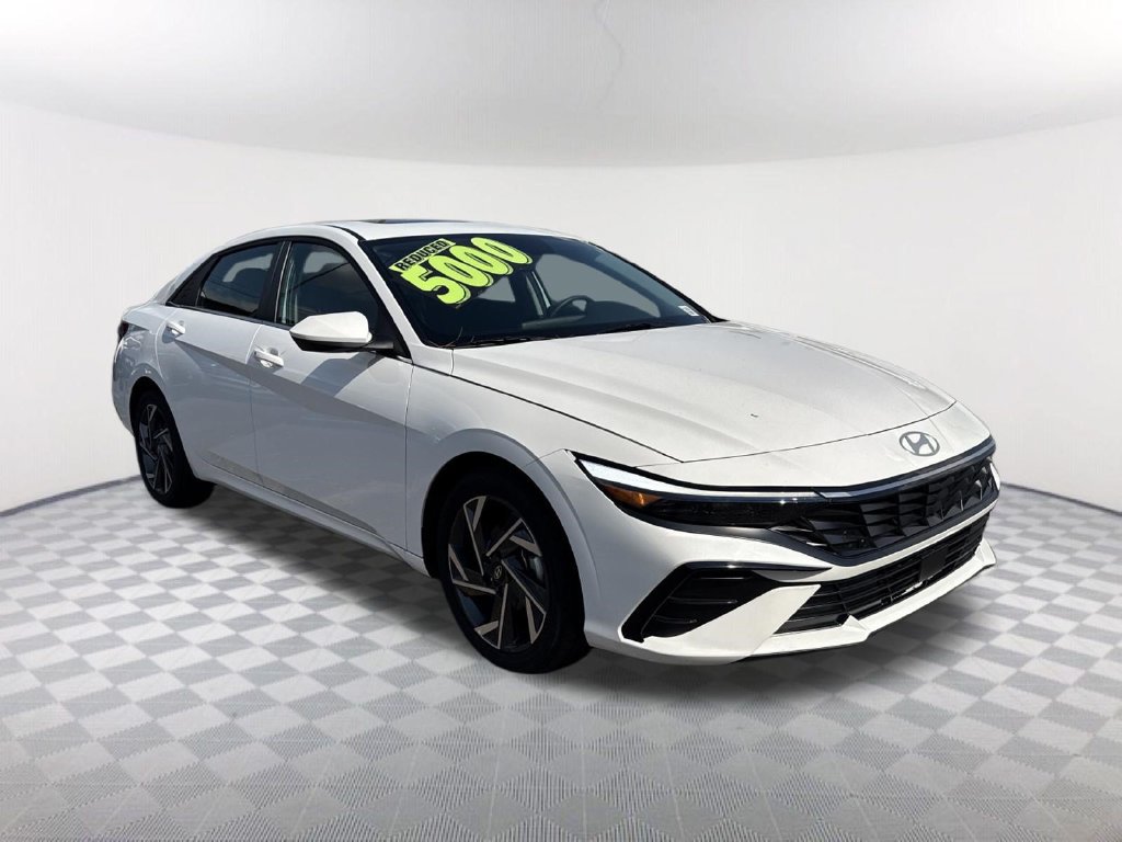 Used 2025 Hyundai Elantra SEL FWD image 3