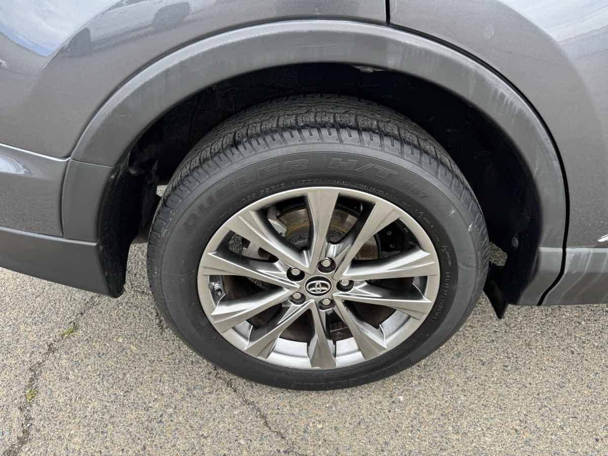 Used 2017 Toyota RAV4 Limited w/ Advanced Technology Package AWD/4WD image 40