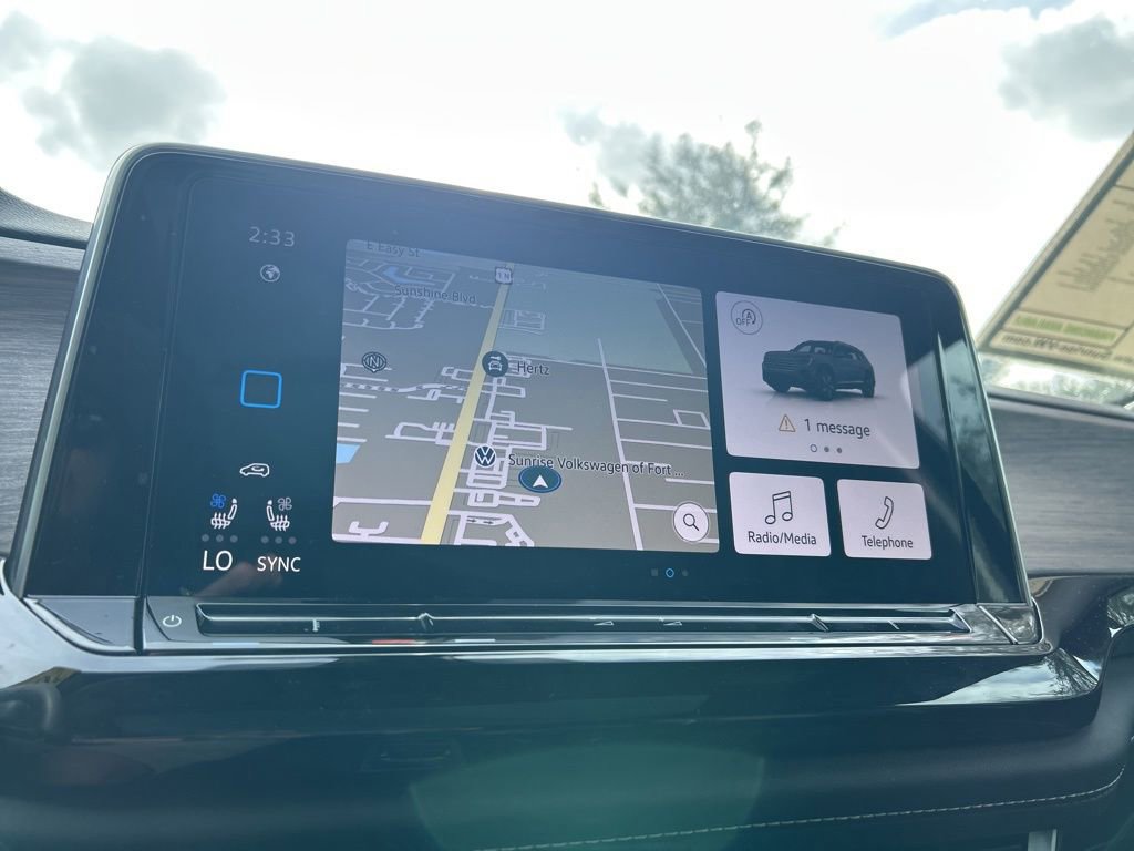 Used 2025 Volkswagen Atlas SEL Premium R-Line image 33