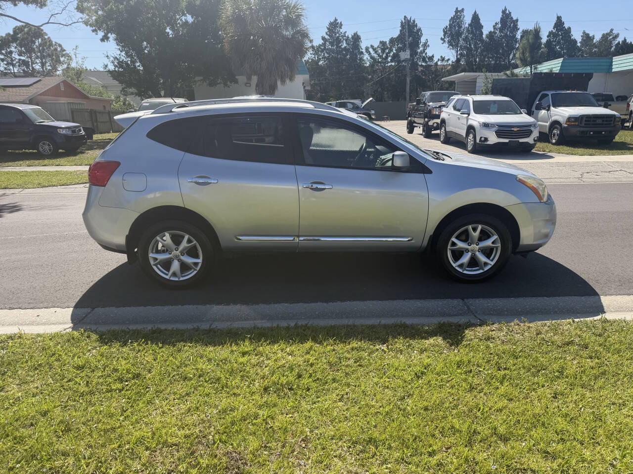 Used 2011 Nissan Rogue SV FWD image 9