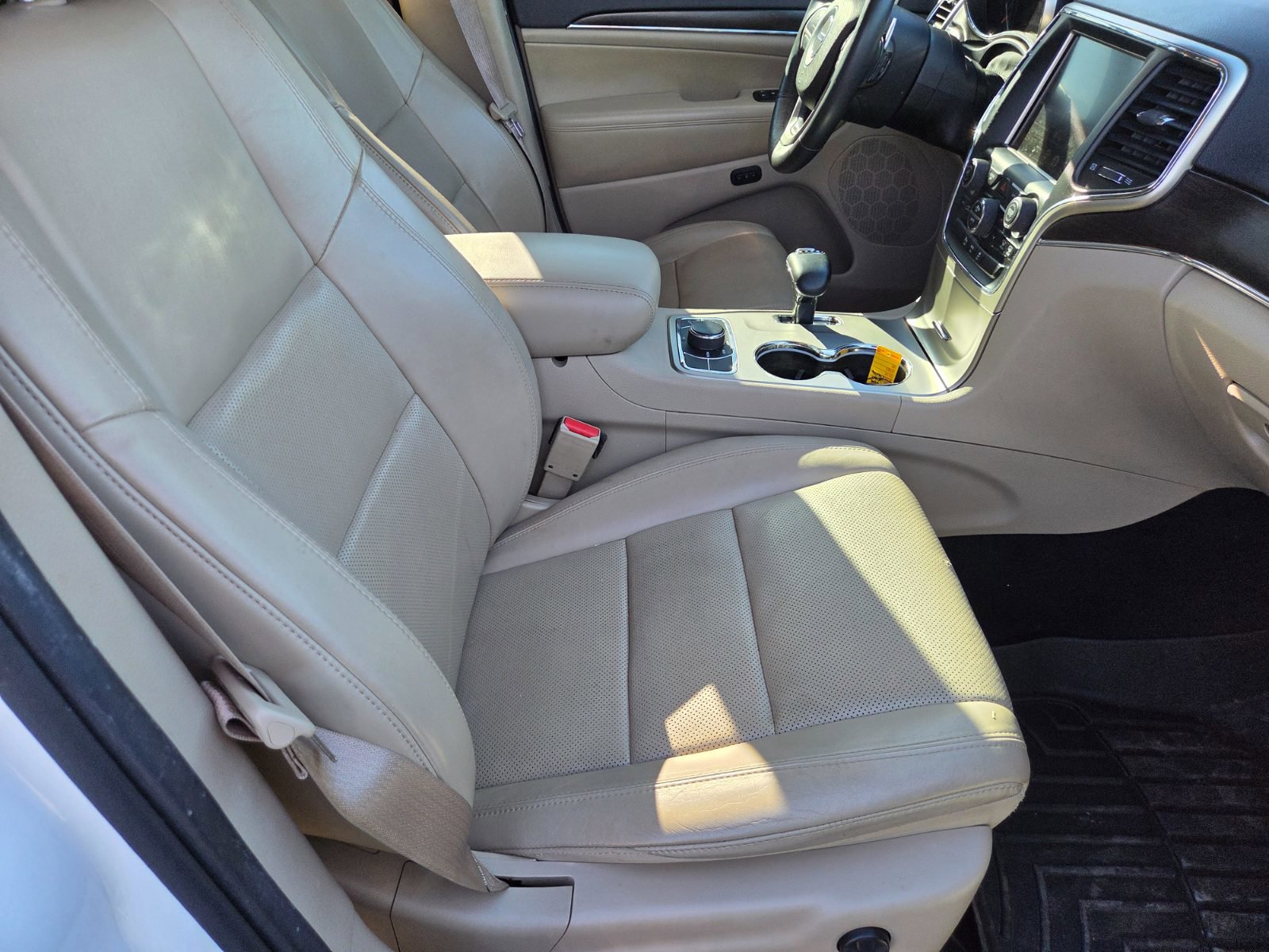 Used 2014 Jeep Grand Cherokee Limited w/ Luxury Group II image 15