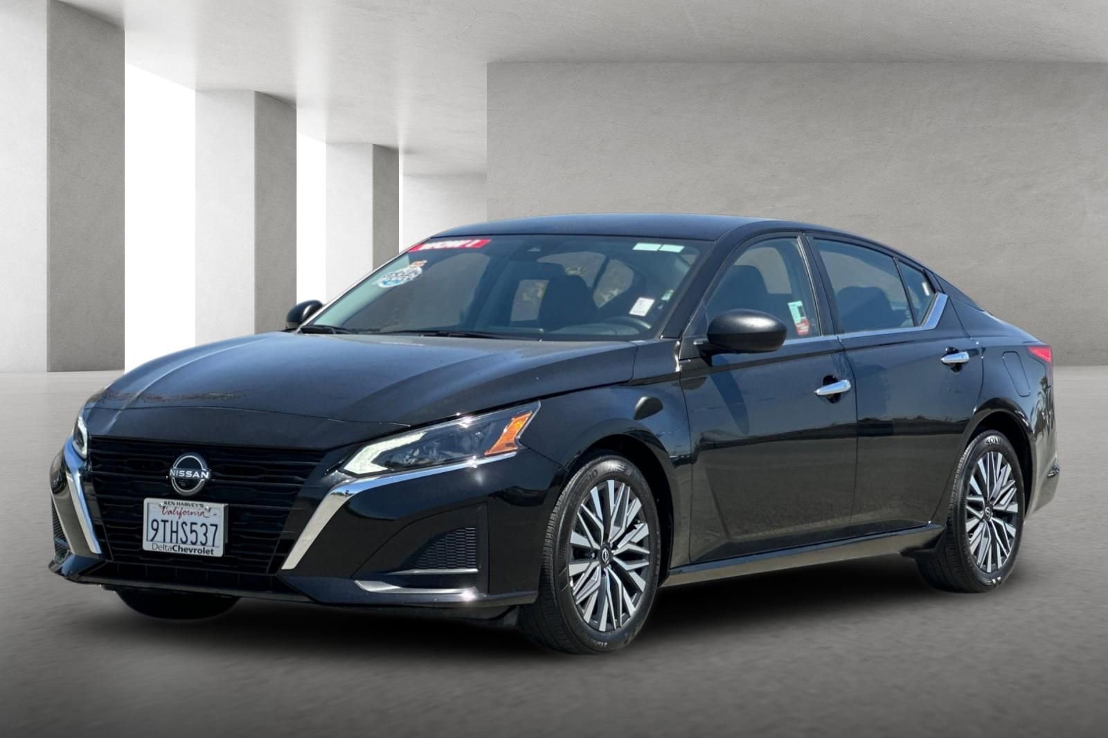 Used 2025 Nissan Altima 2.5 SV FWD image 8