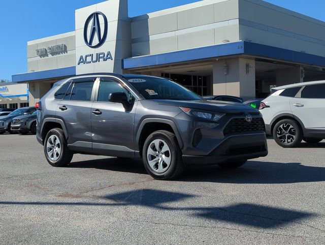 Used 2021 Toyota RAV4 LE image 2