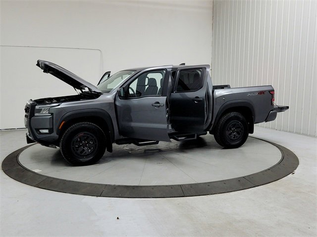 Used 2025 Nissan Frontier PRO-4X image 11