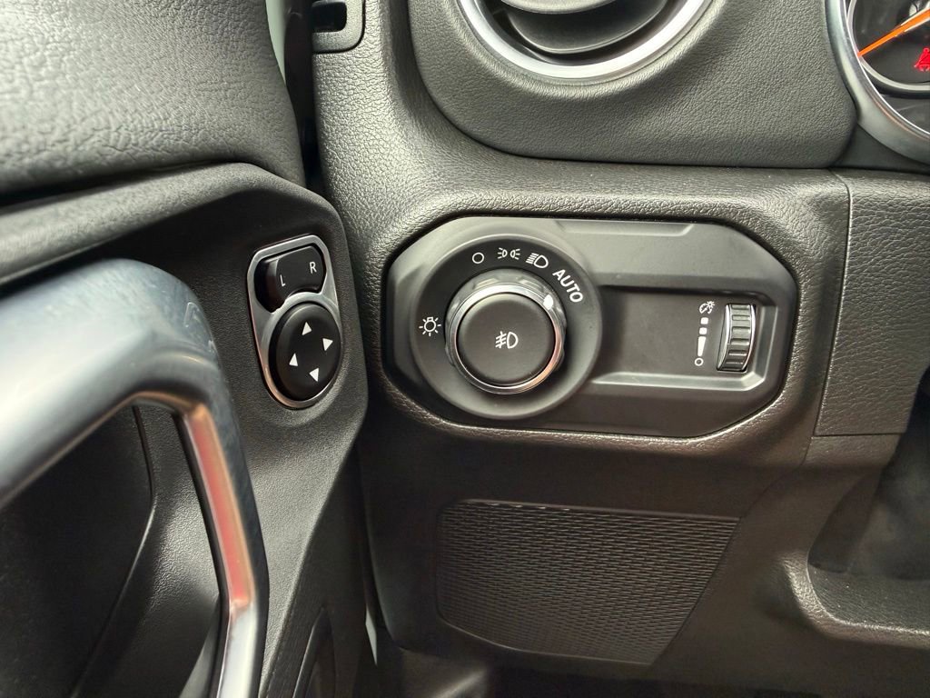 Used 2023 Jeep Wrangler Unlimited Sahara w/ LED Lighting Group AWD/4WD image 16