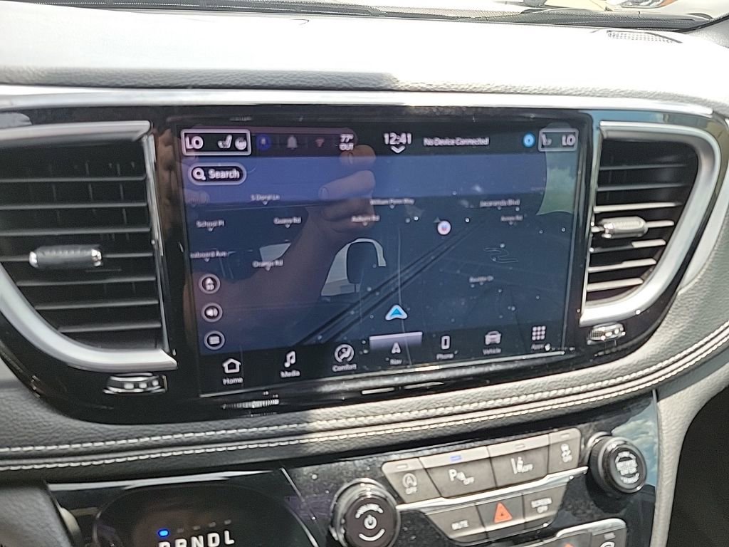 Used 2025 Chrysler Pacifica Limited image 20