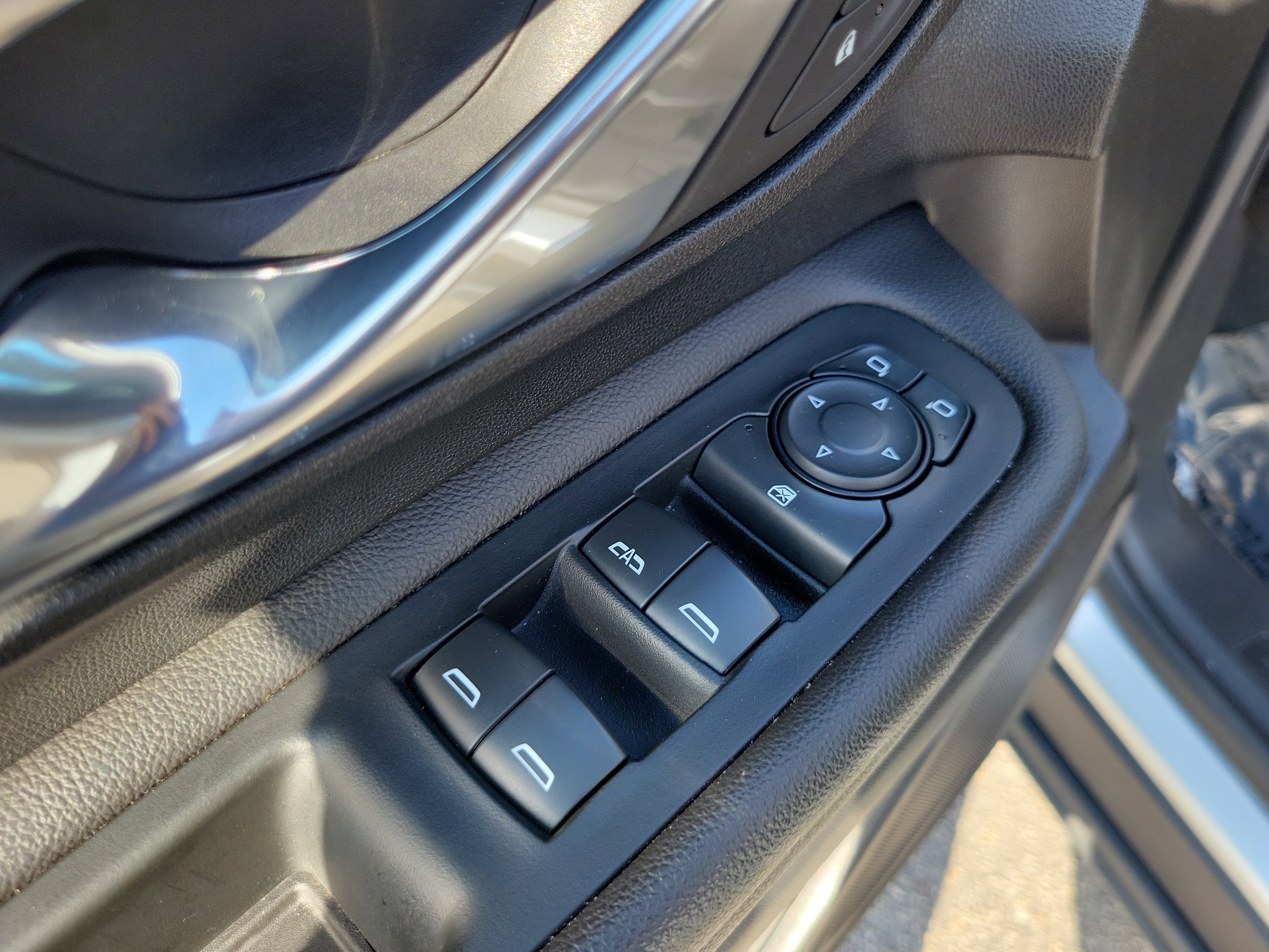 Used 2022 GMC Terrain SLE image 23