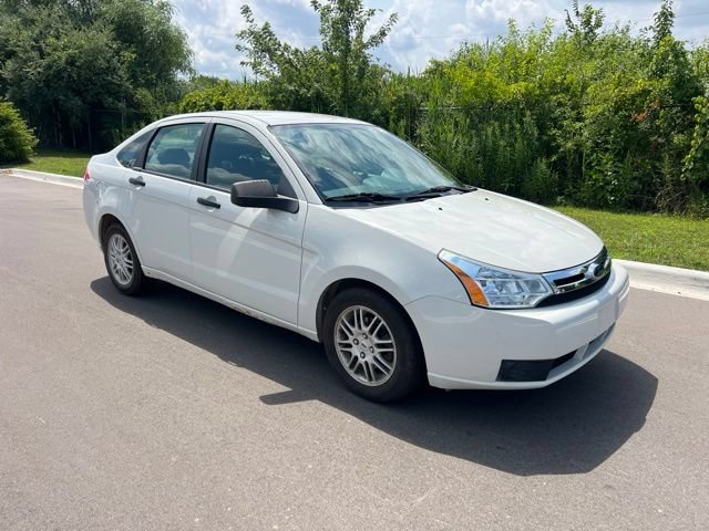 Used 2010 Ford Focus SE FWD image 3