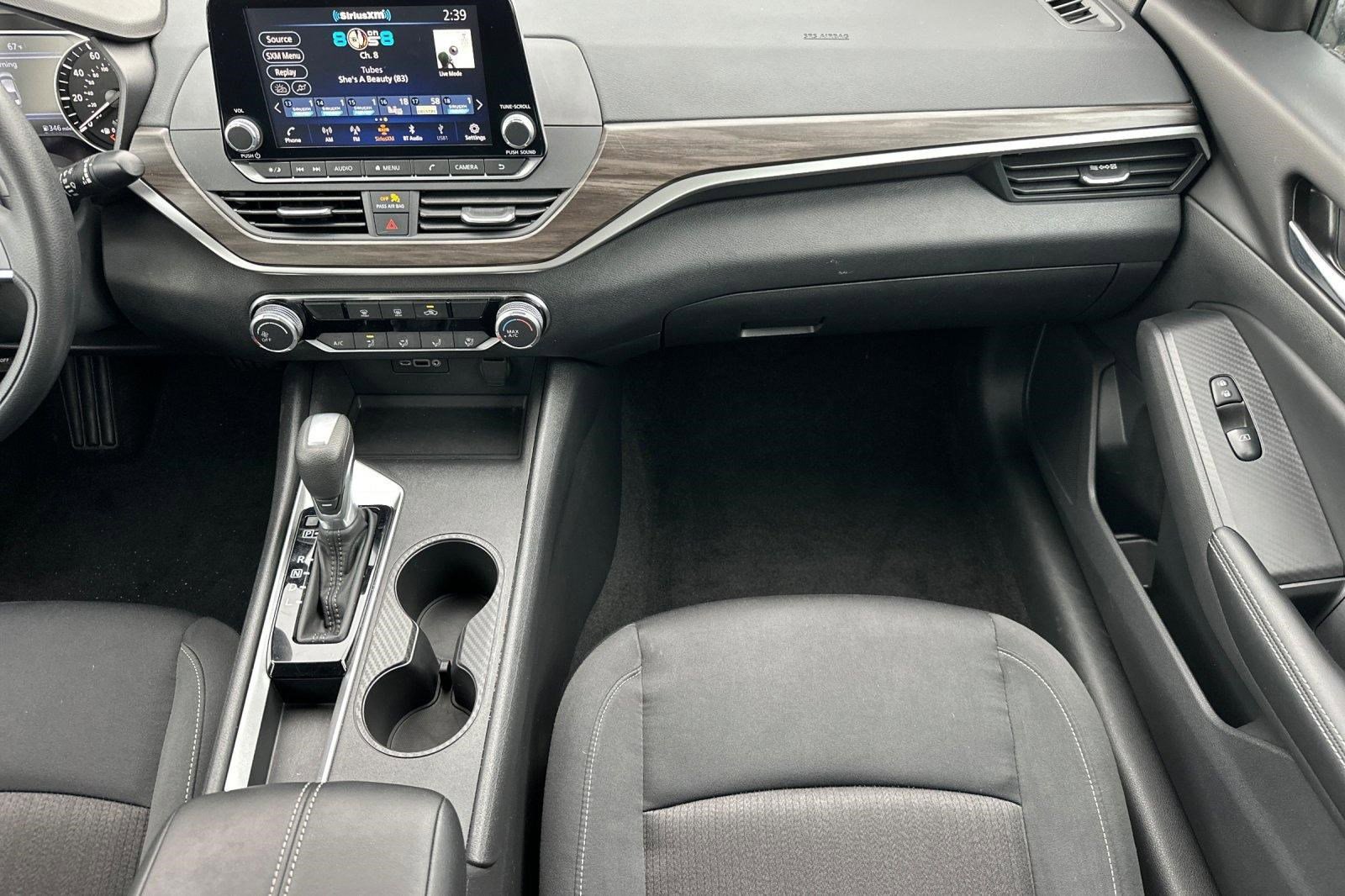 Used 2025 Nissan Altima 2.5 SV image 30