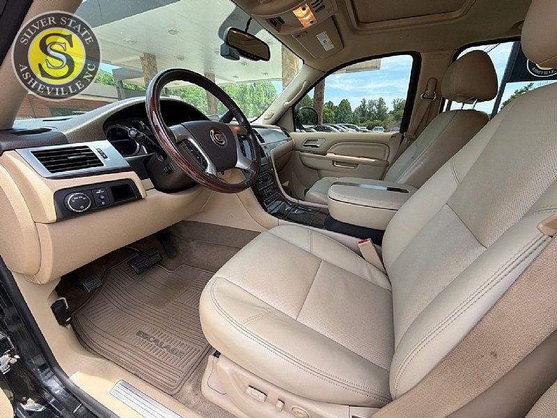 Used 2011 Cadillac Escalade ESV Premium AWD/4WD image 11