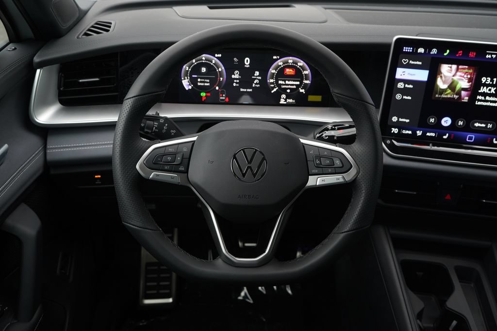 New 2026 Volkswagen Tiguan SE R-Line FWD image 9