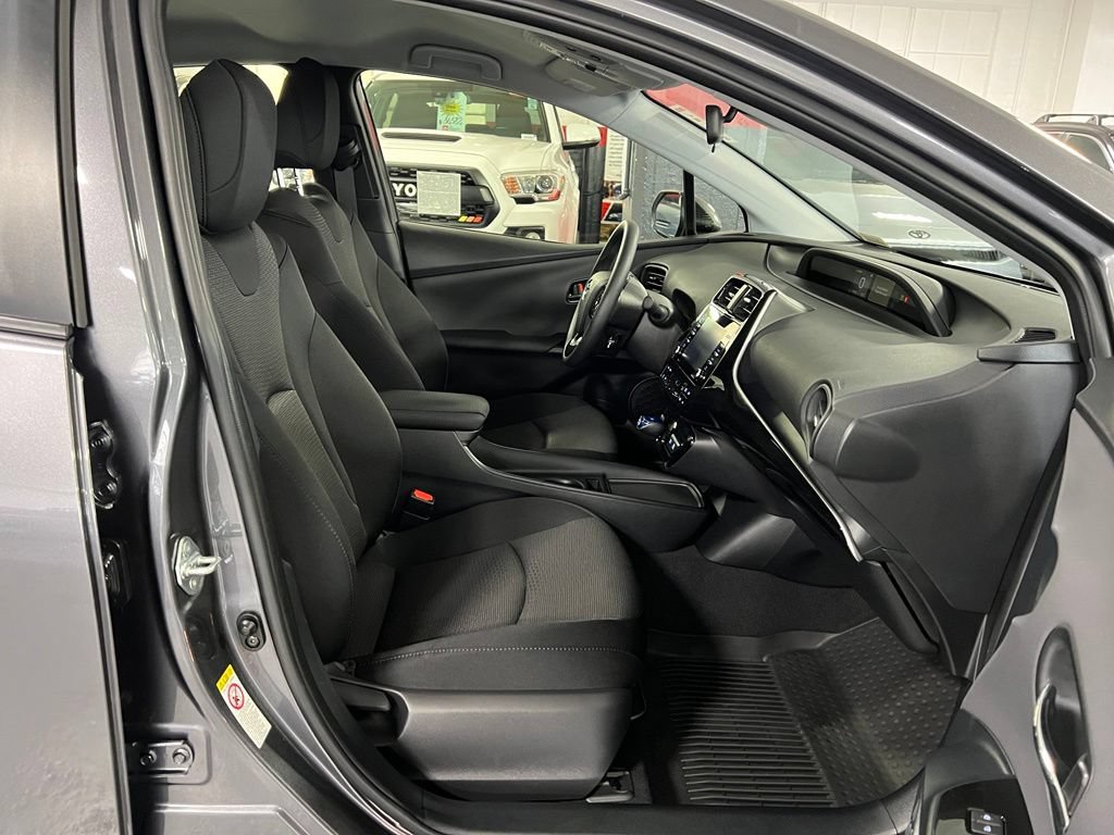 Certified 2022 Toyota Prius LE FWD image 19