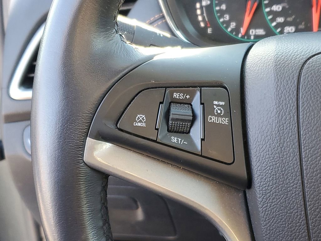 Used 2022 Chevrolet Trax LT w/ LT Convenience Package image 13