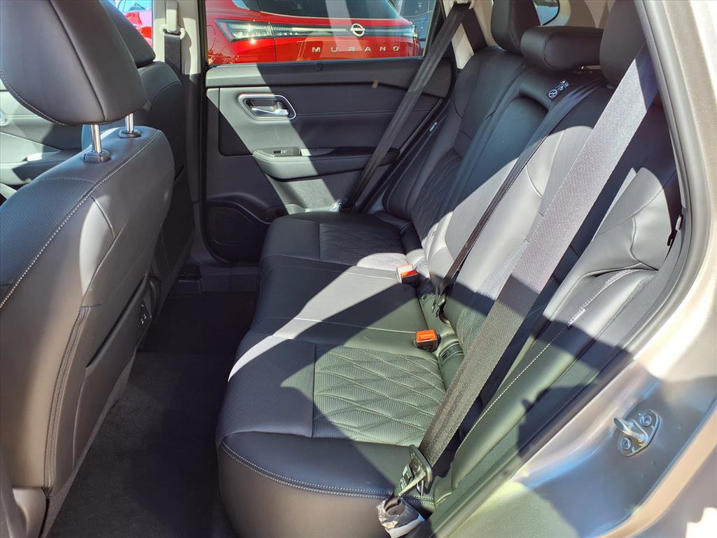 New 2026 Nissan Rogue Platinum image 8