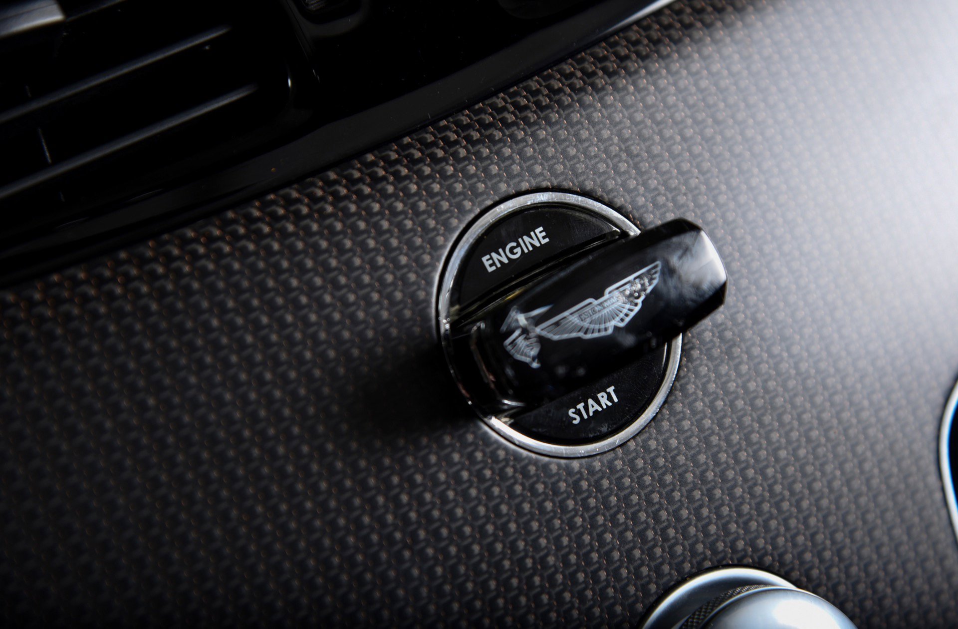 Used 2017 Aston Martin V12 Vantage S image 19