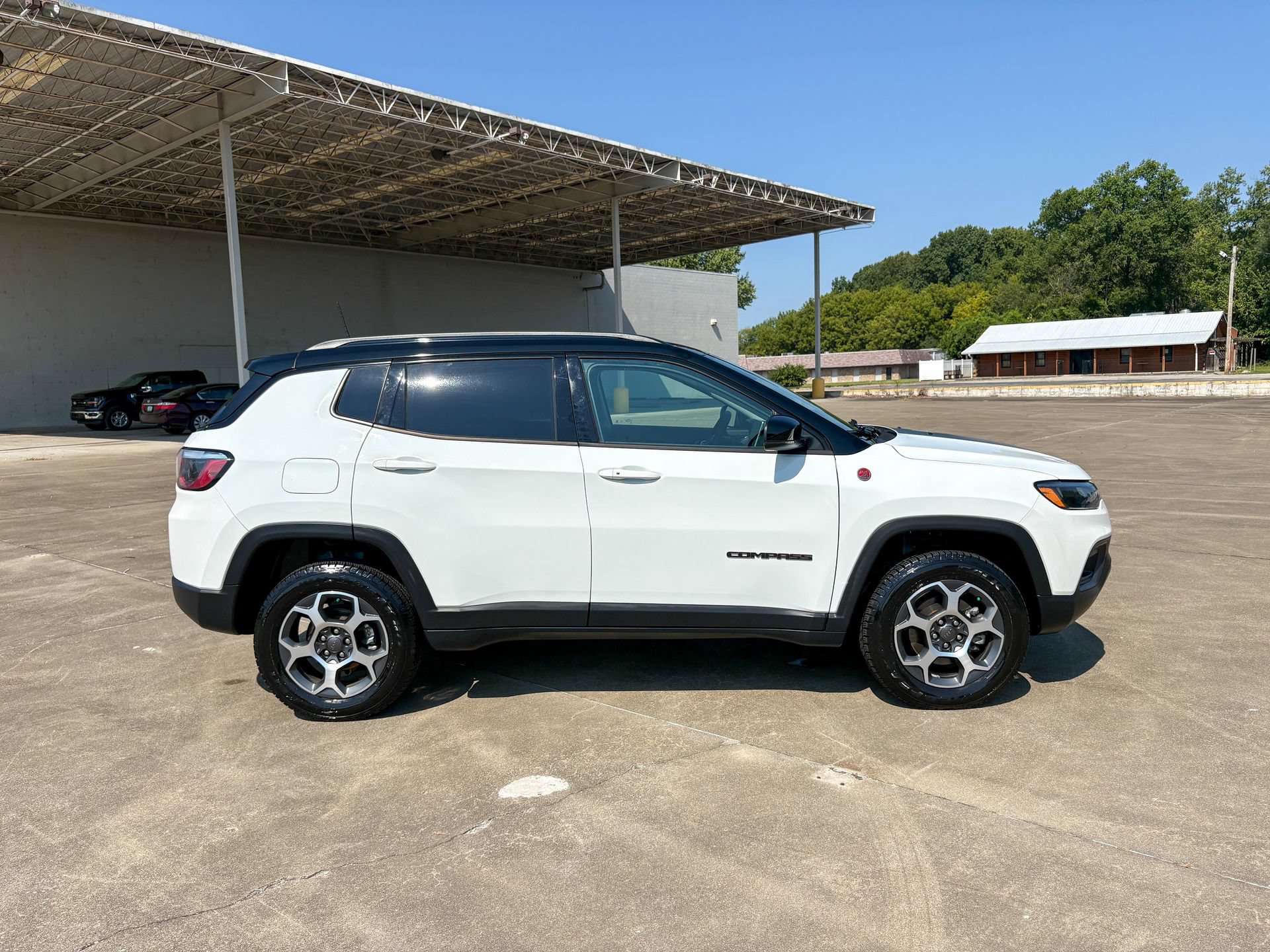 Used 2022 Jeep Compass Trailhawk AWD/4WD image 14