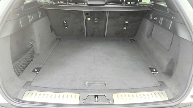 Used 2021 Land Rover Range Rover Velar R-Dynamic S image 16