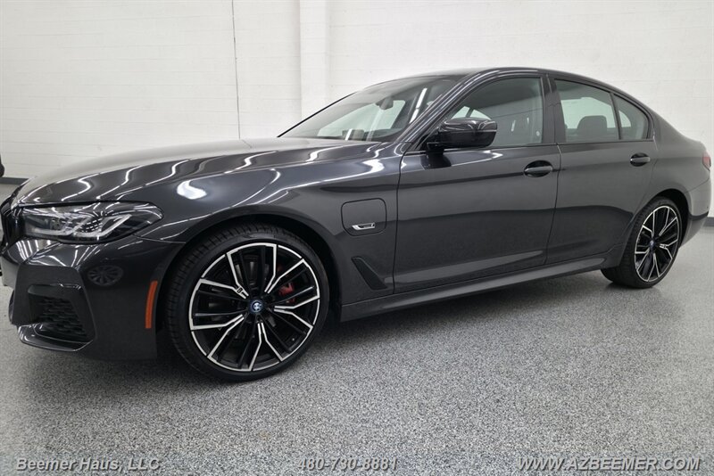 Used 2023 BMW 530e w/ M Sport Package RWD image 4