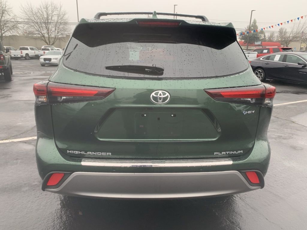 Used 2025 Toyota Highlander Platinum image 6