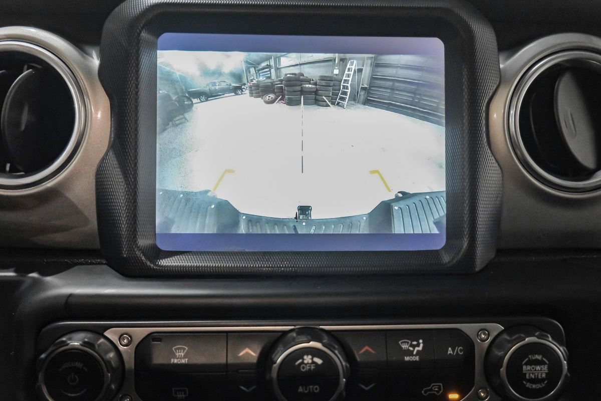 Used 2018 Jeep Wrangler Unlimited Sahara image 21