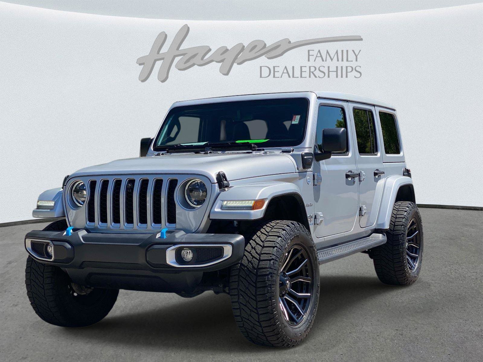 Used 2023 Jeep Wrangler Sahara w/ Cold Weather Group image 9