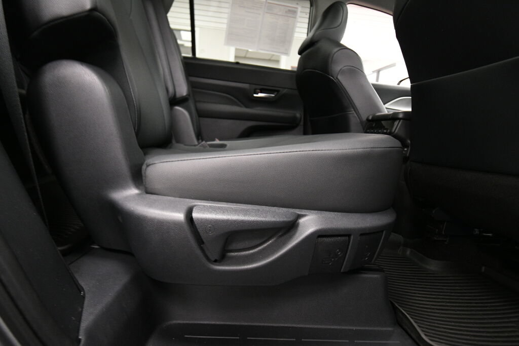 Certified 2025 Toyota Grand Highlander AWD image 28