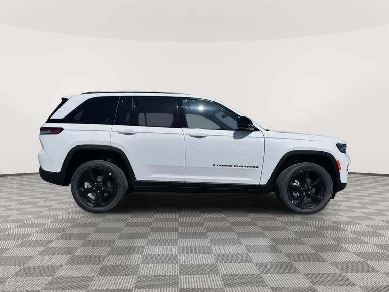 New 2025 Jeep Grand Cherokee Altitude w/ Trailer Tow Package AWD/4WD image 6