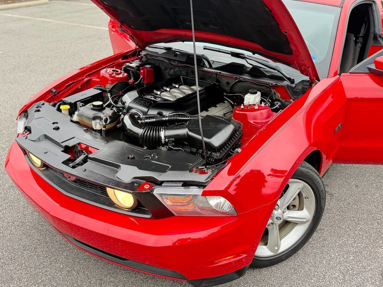 Used 2012 Ford Mustang GT Premium RWD image 2