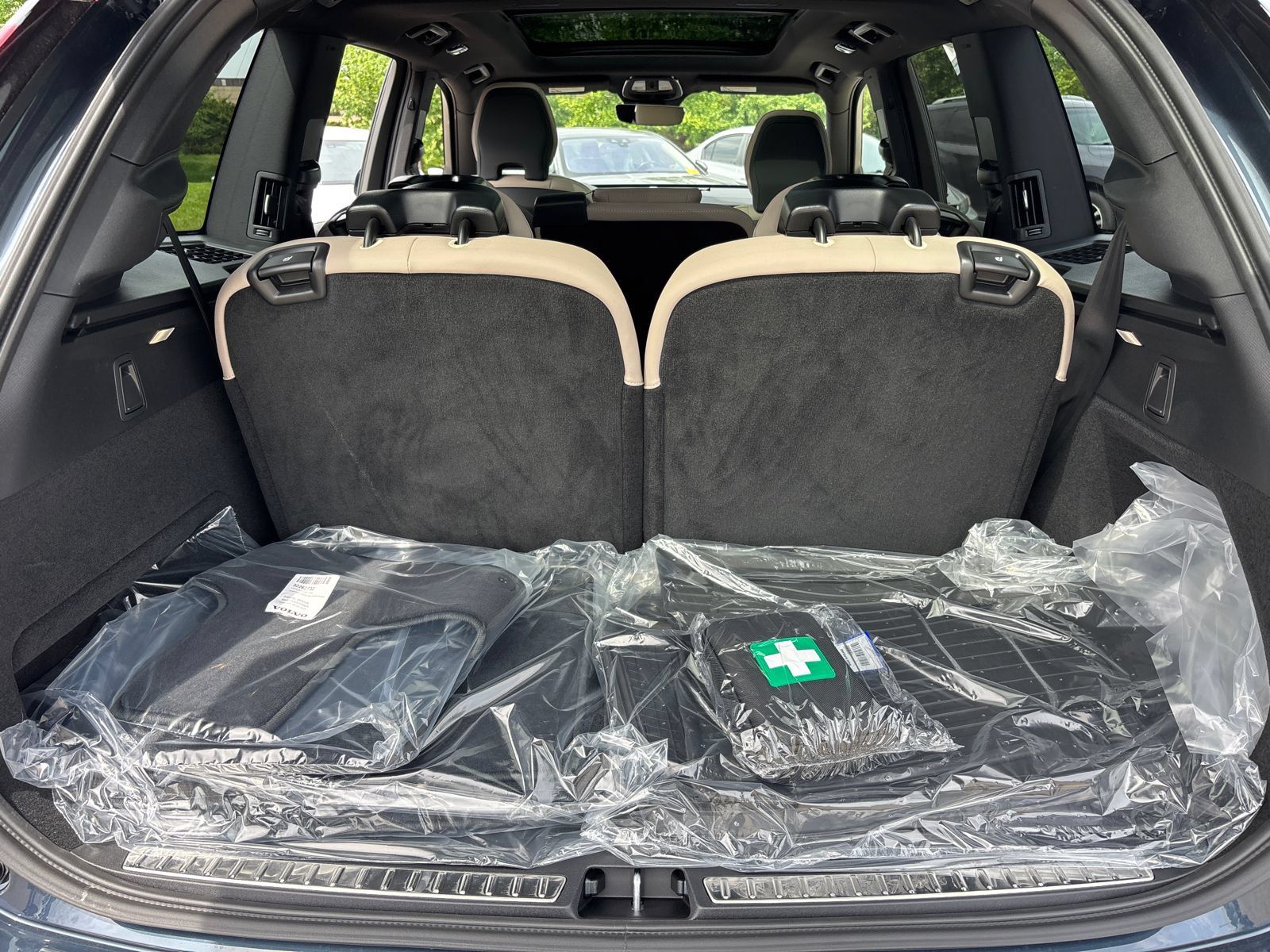 New 2026 Volvo XC90 B6 Plus w/ Protection Package Premier AWD/4WD image 9