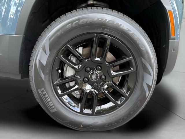Certified 2025 Land Rover Defender 90 S AWD/4WD image 9