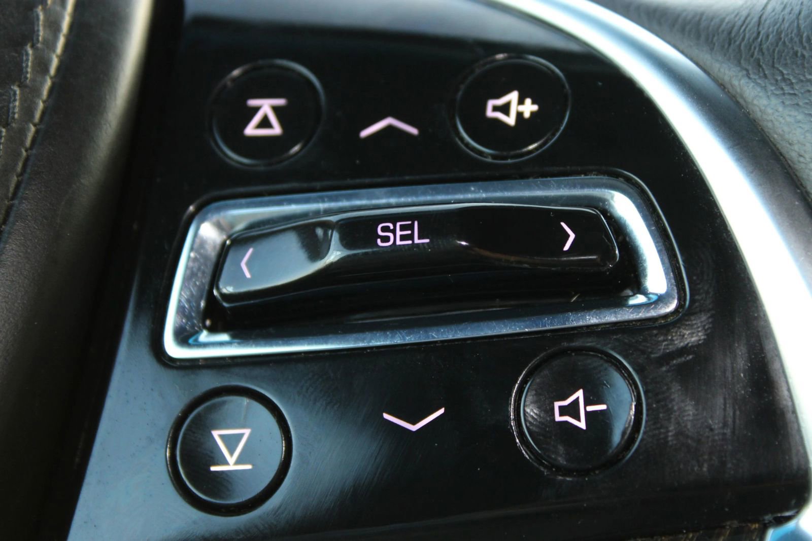 Used 2016 Cadillac Escalade Platinum AWD/4WD image 32
