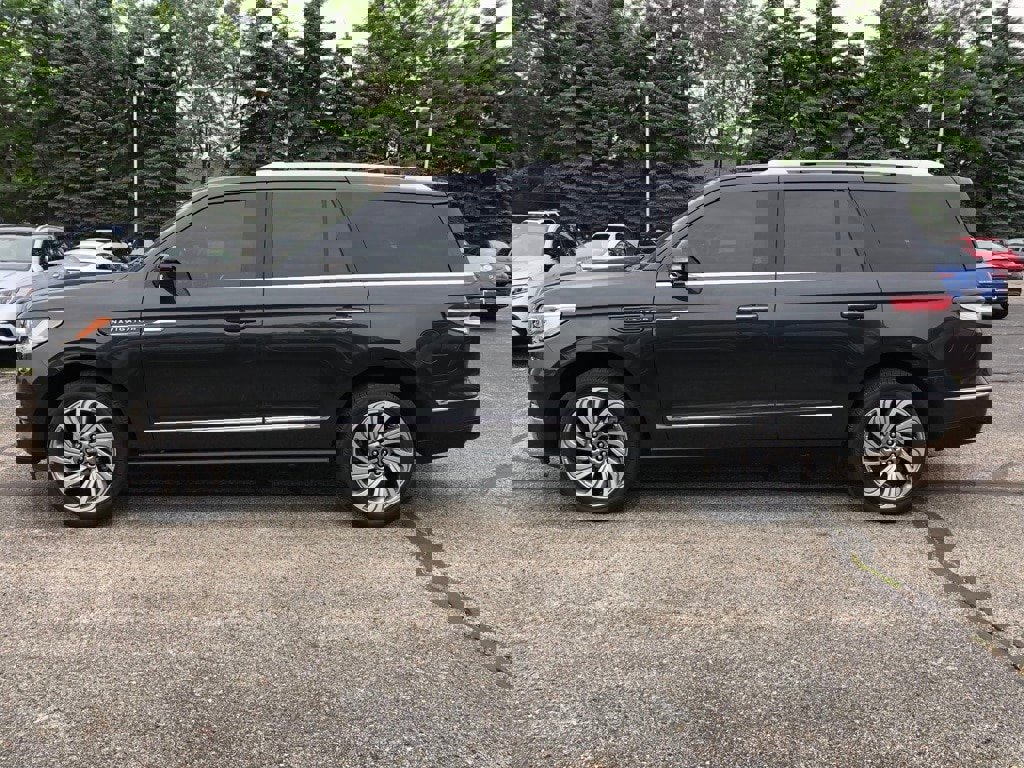 Used 2022 Lincoln Navigator Reserve image 7